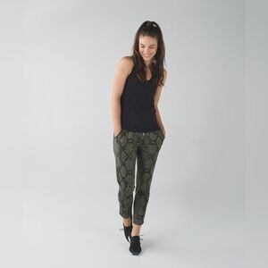LIKE NEW lululemon athletica Jet Crop Slim Luxtreme